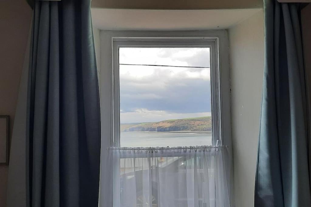 Arvonia Sleeps 7, Sea Views, Dog Friendly Villa New Quay  Exteriör bild