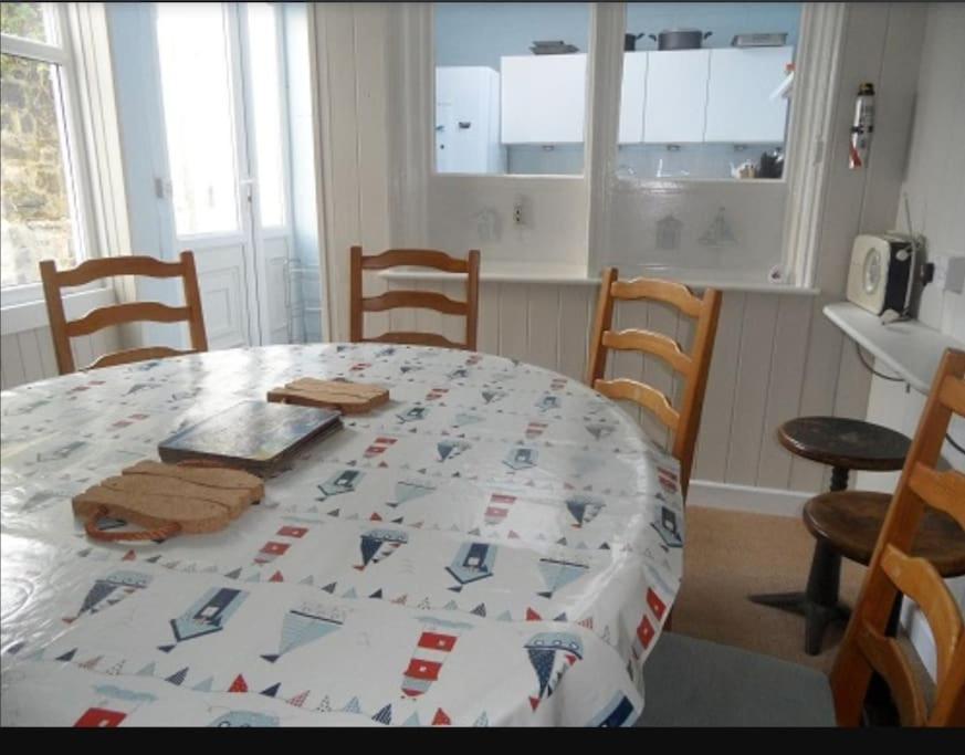 Arvonia Sleeps 7, Sea Views, Dog Friendly Villa New Quay  Exteriör bild